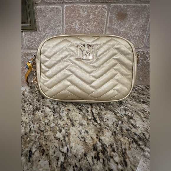 Badgley Mischka Handbags - Badgley Mischka Gold Quilted Crossbody/ Camera Bag🎉🎉Host Pick✨✨